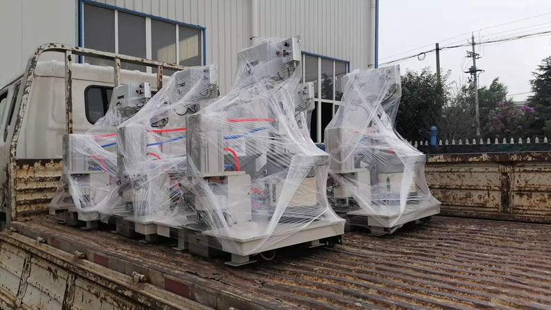 篷布打扣機(jī)發(fā)貨(圖1) 篷布打扣機(jī)發(fā)貨(圖1)